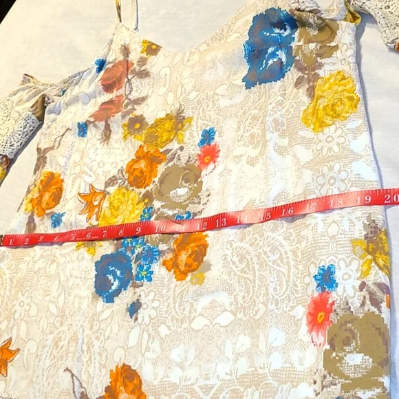 entro Cold-Shoulder Dress with Lace Sleeves  Size Large - Picture 7 of 8